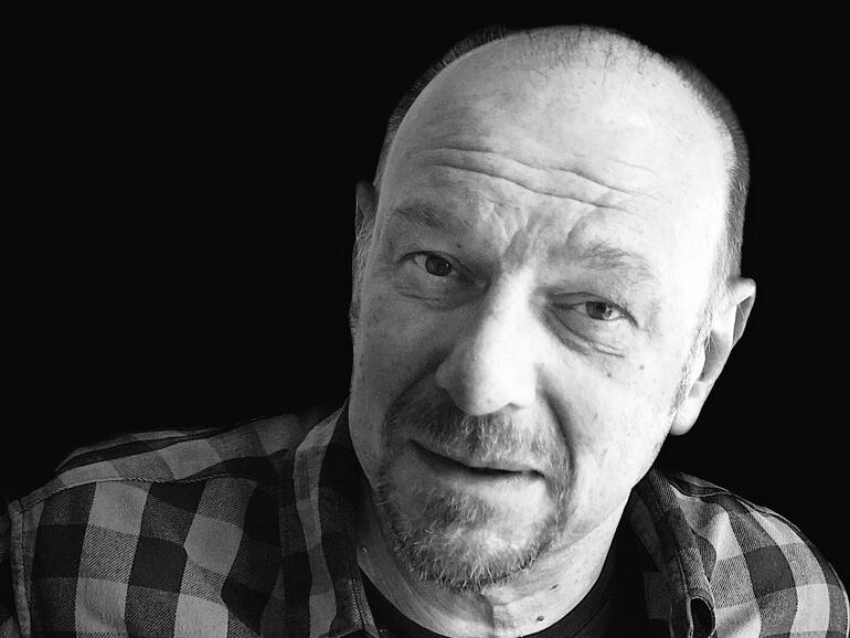 Apple hat die Beleuchtungsmodi wie hier das Bühnenlicht des Porträt-Modus leicht verbessert, weil die Tiefenstaffelung des Bildes besser als zuvor erkannt wird.