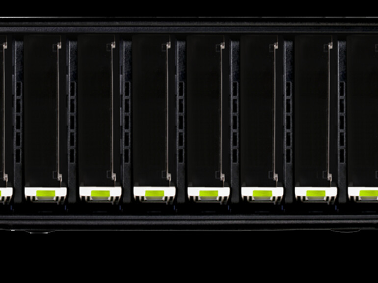 Der Drobo 8D bietet Platz für bis zu 8 Festplatten – plus eine SSD als Cache für unlängst oder häufig benötigte Daten.
