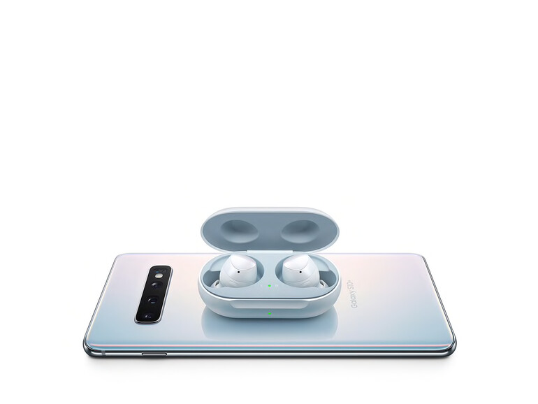Galaxy Buds auf dem Galaxy S10 laden
