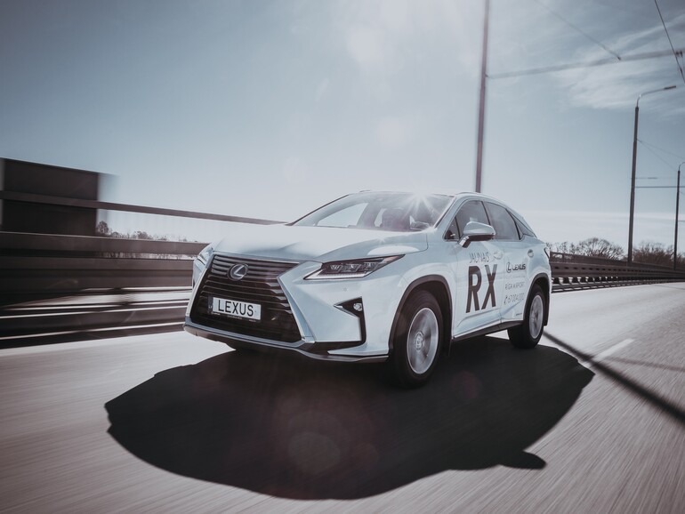Apple nutzt für die Tests seiner autonomen Technologien SUVs von Lexus