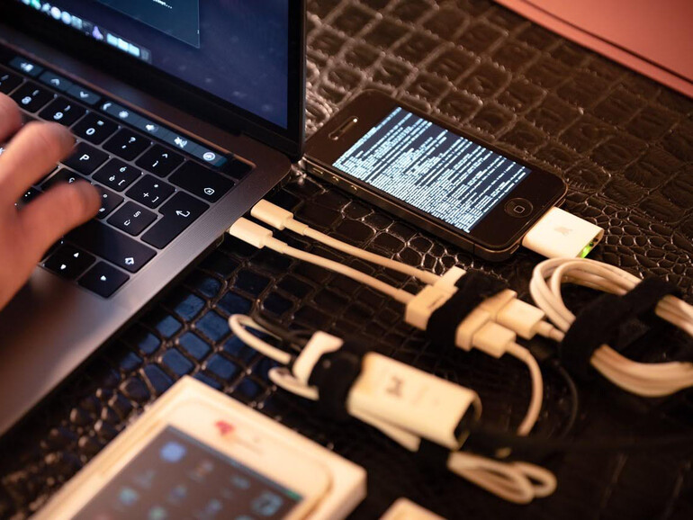 Ein älterer iPhone-Prototyp, der im Besitz eines Sammlers ist