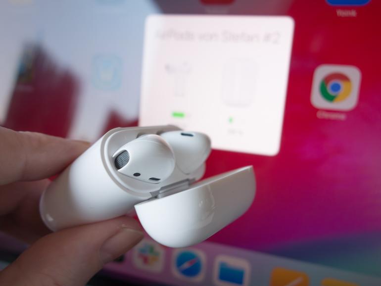 Auch die neuen AirPods der 2. Generation lassen sich schnell und unkompliziert einrichten.