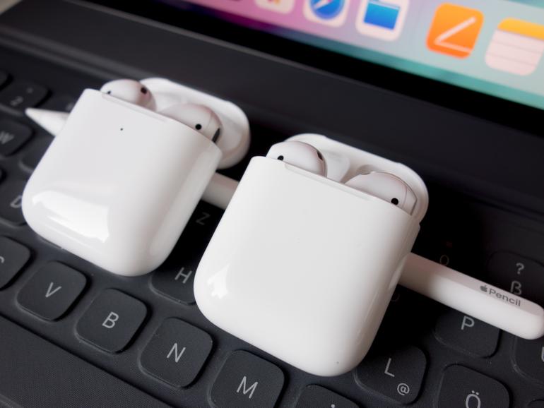 Links 2. Generation, rechts 1. Generation: Auch das Case ist nahezu identisch.