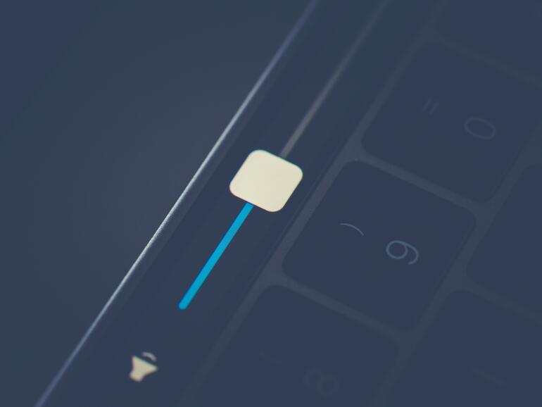 Die Touch Bar am MacBook Pro können Sie mit „Pock“ jetzt produktiver gestalten (Symbolfoto).