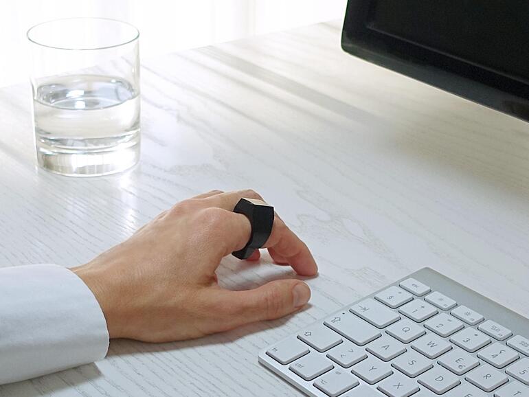 Der Padrone Ring verwandelt den eigenen Schreibtisch in ein gigantisches Trackpad
