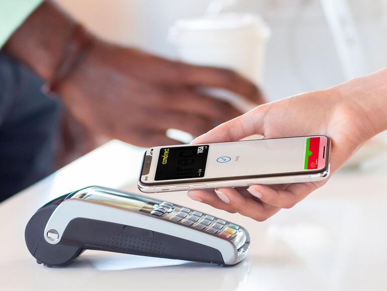 Apple Pay funktioniert an allen Kartenterminals, die kontaktloses Bezahlen unterstützen.