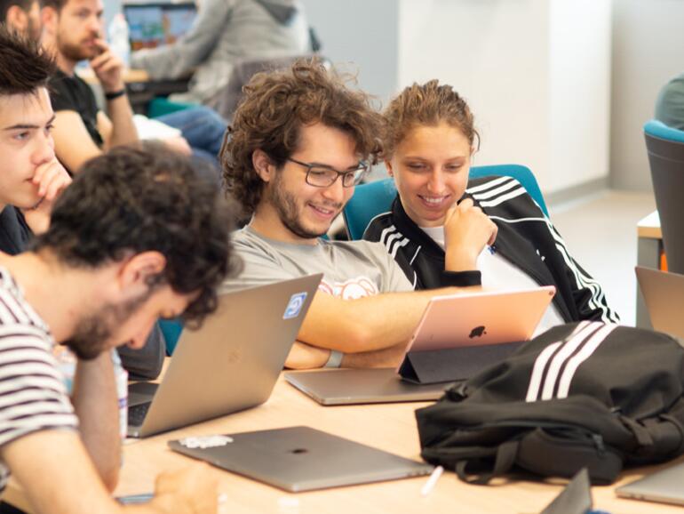 von links nach rechts am Tisch: Valentin SILVERA (Uruguay);  Kristof KOCSIS (Ungarn); Hector CARRION (USA); Giada RISPOLI (Italien)