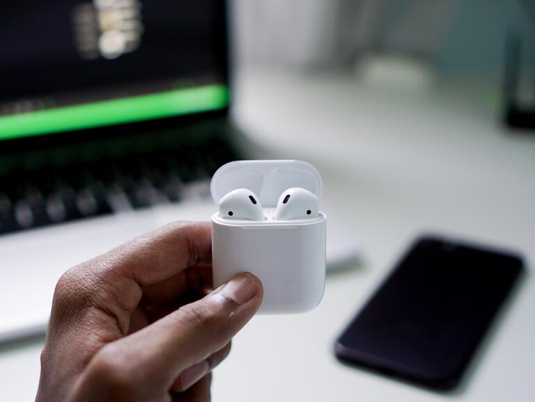 AirPods im Ladecase (Symbolbild)