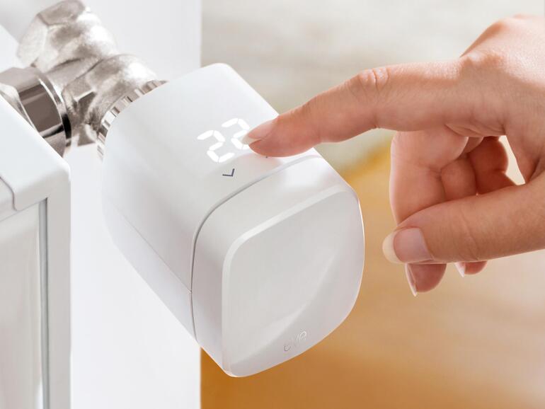 Drei bekannte Hersteller für Heizthermostate mit HomeKit-Anbindung sind Eve, Tado und Netatmo. Auf dem Bild zu sehen ist die Eve Thermo Lösung.