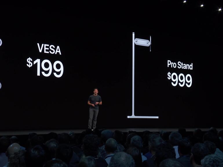 An die Wand oder auf den Fuß, aber beides kostet extra