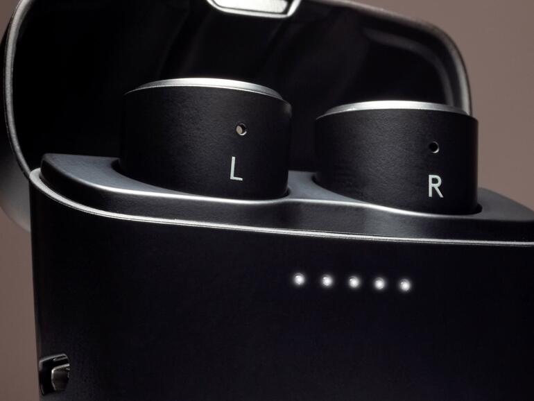 9 Stunden Akkulaufzeit! Im Case ist Saft für 36 weitere Stunden.