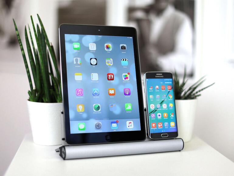 Sorgt für Ordnung: Das Udoq ist ein frei zu bestückendes Ladedock im schicken Apple-Alu-Look.