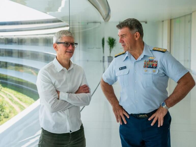 It's better to be a Pirate than to join the Navy, sagte Steve Jobs 1982