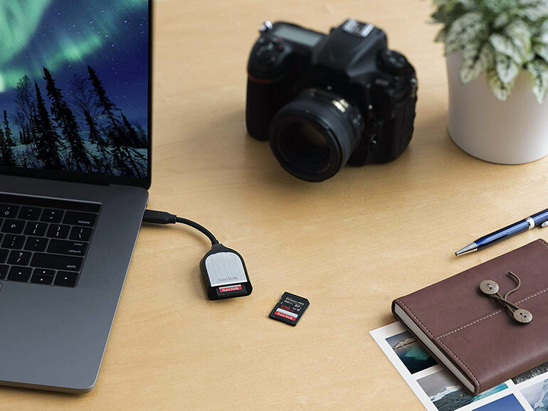 Mit dem Extreme Pro SD Card Reader können Sie die Fotos von Ihrer Digitalkamera auf Ihre Apple-Geräte laden