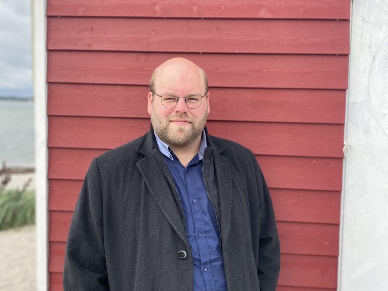 Während das iPhone 11 ein nahezu perfektes Porträt abliefert …