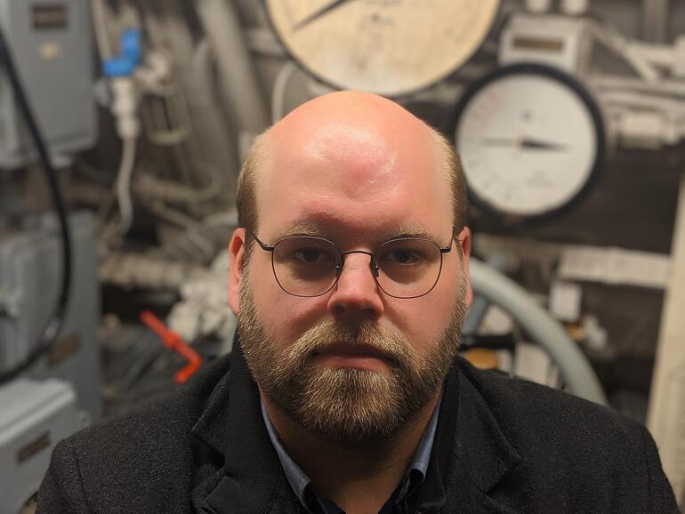 Das Bild des Google Pixel 3 ist hier schlicht zu dunkel. Und dann ist da auch wieder das mit dem Weichzeichner.