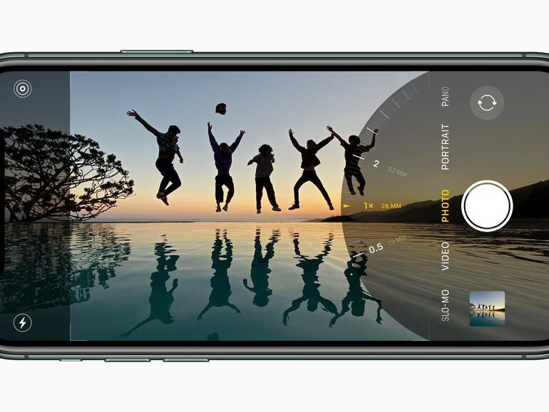Filmen oder Fotografieren Sie mit dem Weitwinkel oder Teleobjektiv, können Sie in der neuen Kamera-App auch über den Bildausschnitt hinaus sehen.