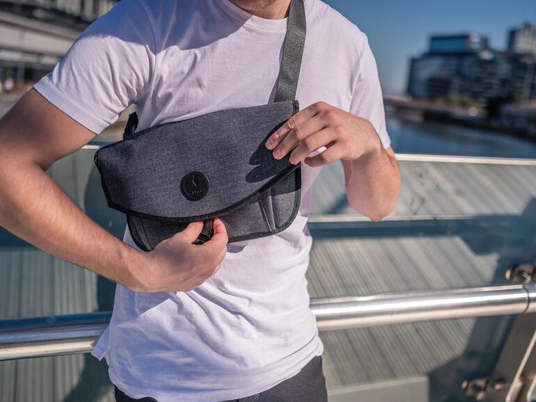 Alpha Sling: leichte Tasche für iPads bis 11 Zoll.
