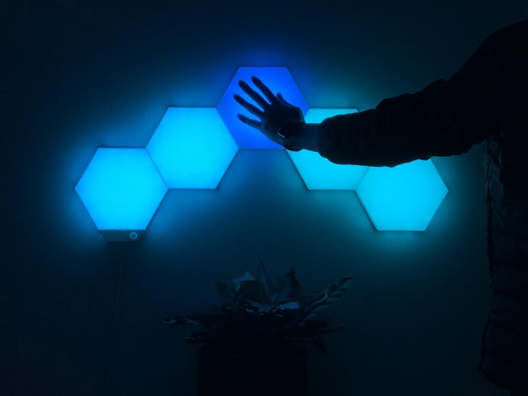 Die Element Lights lassen sich per Handgeste bedienen.