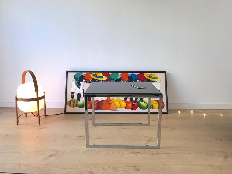 Ebörd: Der gesamte Tisch ist ein Qi-Lader für iPhone & Co.