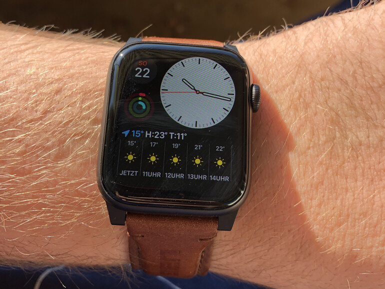 Solange das Display aktiv ist, wird zum Beispiel ein Sekundenzeiger angezeigt