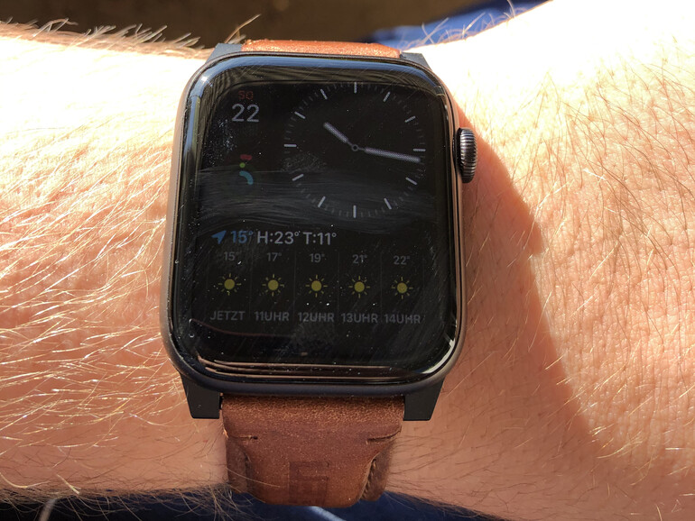 Sobald das Display deaktiviert ist, werden weiße Flächen dunkel und der Sekundenzeiger verschwindet