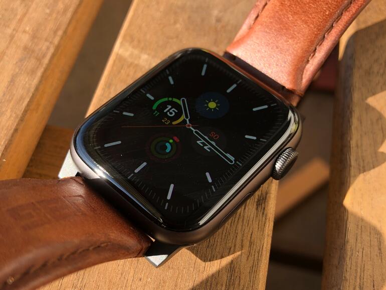 Unser Testgerät ist eine Series 5 in Space Grau und Aluminiumgehäuse in 44mm