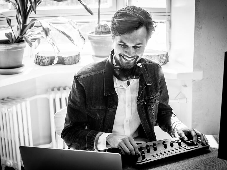 Allrounder: Mit dem Loupedeck+ lassen sich Videos, Audiodateien und Fotos bearbeiten – die Tastatur unterstützt zahlreiche gängige Programme von Apple, Adobe und Skylum.