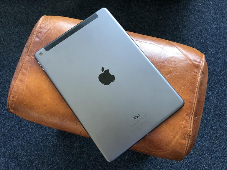 Das iPad ist äußerlich kaum vom iPad Air zu unterscheiden