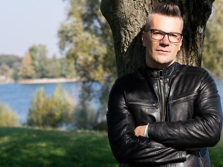 Kennt als gelernter Elektroinstallateur die „echte Maloche“: Autor Harald Darer.