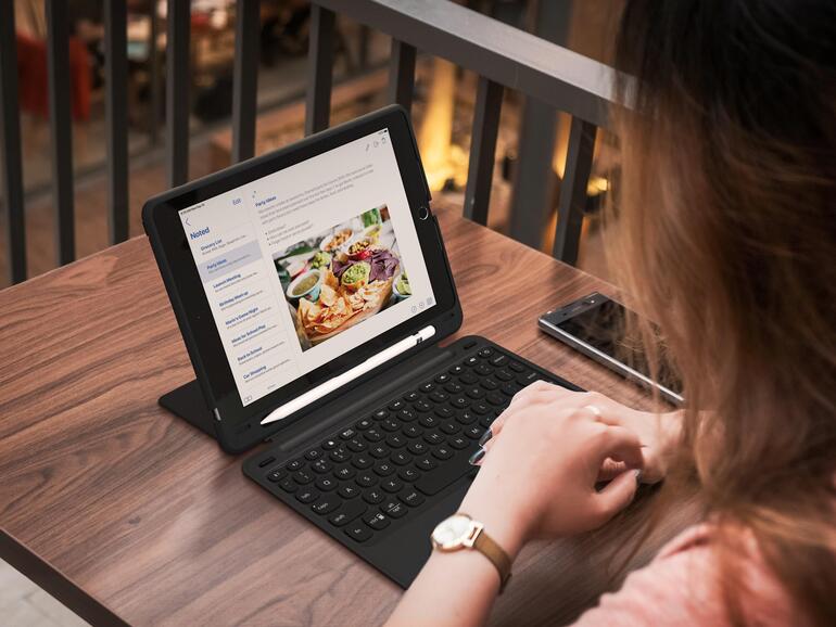 Grobe Schwächen in Bezug auf Technik, Verarbeitung und Tippgefühl? Einer der Kandidaten leistet sich tatsächlich den einen oder anderen Schnitzer – und das trotz eines Preises jenseits der 100 Euro.