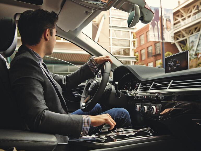 5G soll unter anderem Fahrzeuge besser vernetzen und in Zukunft auch autonomes Fahren ermöglichen.