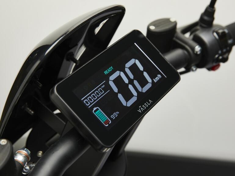 Selbst Motorrad-Muffel werden im Großstadt-Stau wahrscheinlich Gefallen an E-Rollern wie dem Vässla 2 finden.