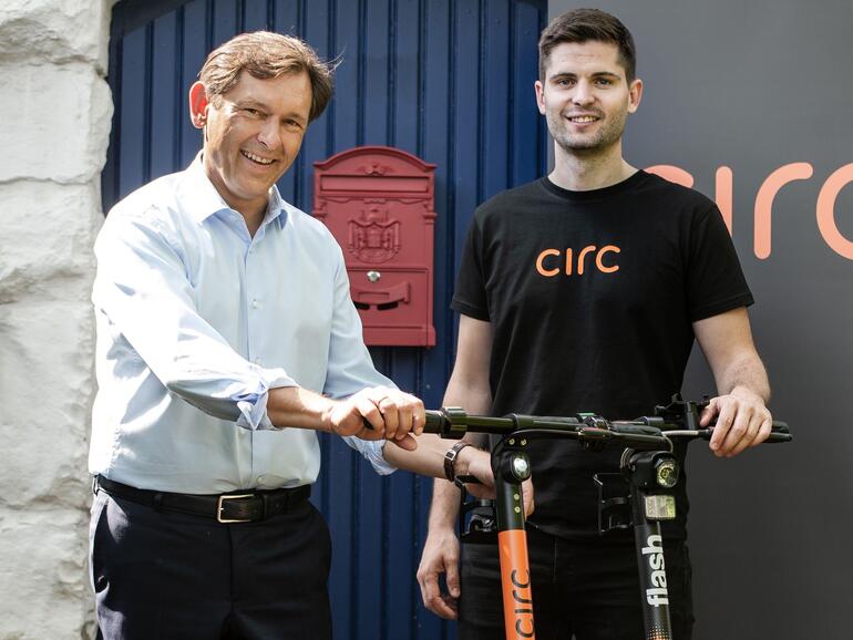 Die kleinen Leih-E-Scooter haben sich in letzter Zeit nicht nur Freunde gemacht. Ihre tausendfache Nutzung spricht aber eine ebenso eindeutige Sprache. Wir haben Max Hüsch, Leiter des Leihanbieters Circ Deutschland, dazu befragt.