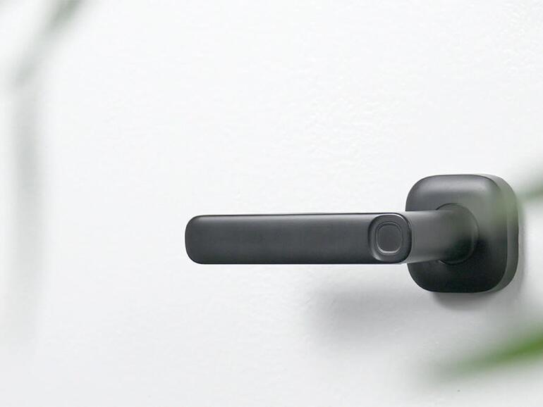 Fido ist wasserdicht – und dient auch in Außentüren.