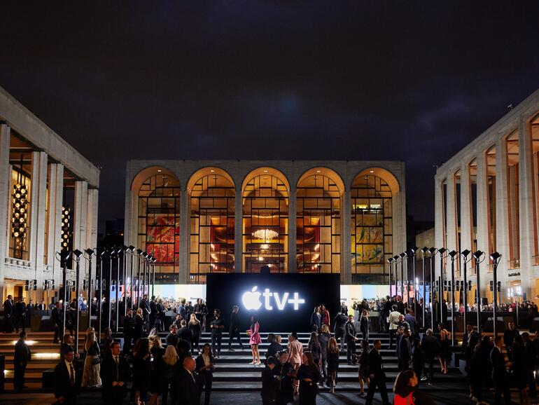 &quot;The Morning Show&quot; feierte auf dem Josie Robertson Plaza und in der David Geffen Hall des Lincoln Center for the Performing Arts in New York Premiere und ist ab 1. November bei Apple TV+ verfügbar.