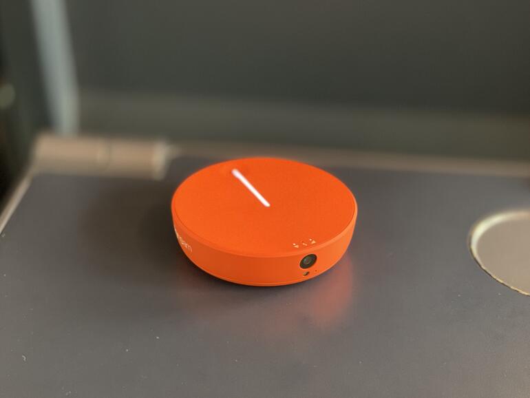 Das Gerät integriert eine Kamera zur Aufnahme von Bildern und Videos, die sich fernauslösen lässt.