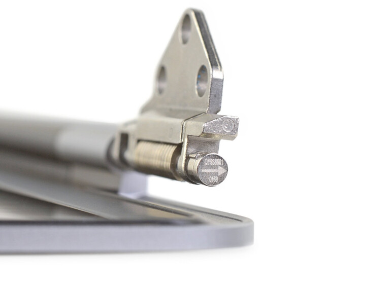 Der Deckelwinkelsensor im MacBook Pro 16 Zoll arbeitet mit Technik im Scharnier zusammen