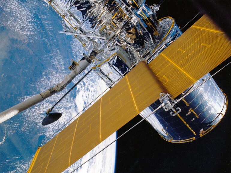 Ein Satellit im All.