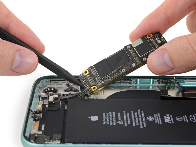 iPhone 11 Teardown