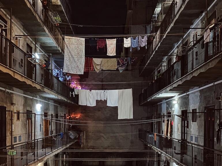 Eine tolle Perspektive macht aus der Alltags-Szene ein beeindruckendes Foto. Instagram: @houdini_logic, Moskau, Russland, iPhone 11 Pro Max.