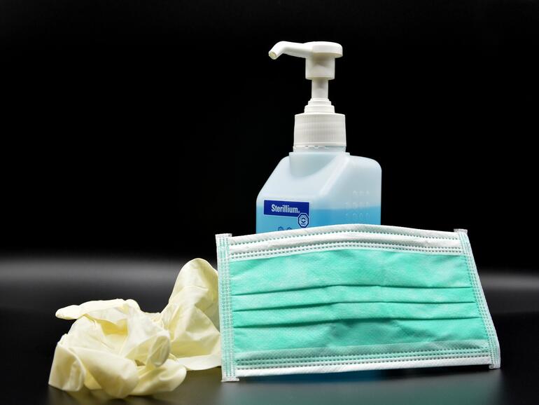 Schutzmasken-Spende - Symbolbild