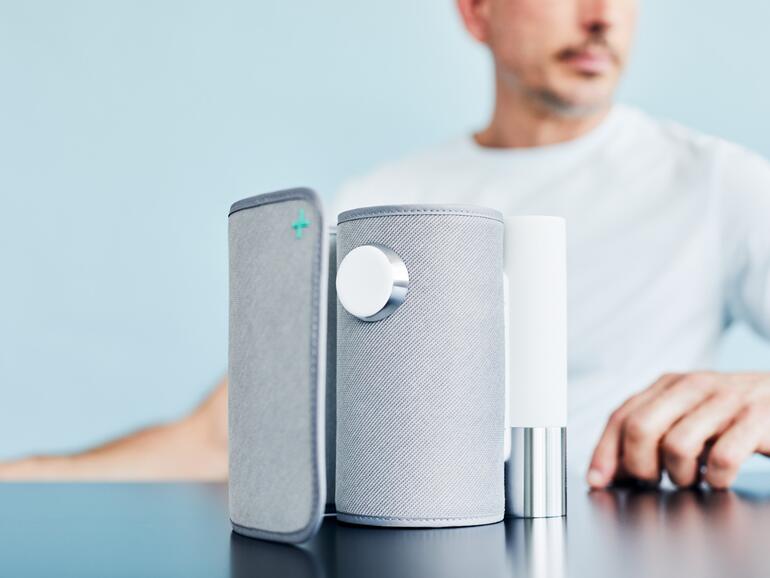 Schlichtes Grau statt „Ärzteweiß“: Die neue Generation der Withings-Blutdruckmessgeräte ist optisch ansprechender – und deutlich funktionaler.