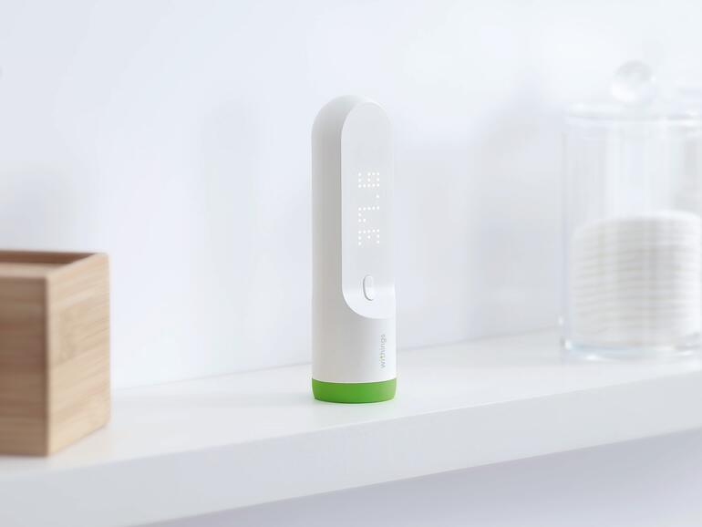 Das Withings Thermo ist ein modernes Schläfenthermometer.
