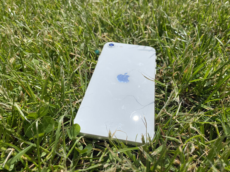 Das iPhone SE ist das richtige iPhone für alle, die ein gutes Smartphone haben wollen, auf Superlative aber keinen Wert legen.