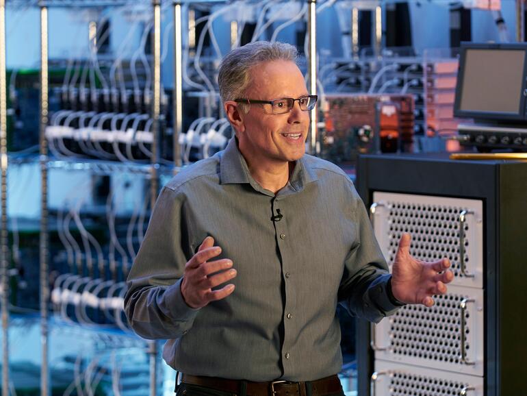 Apples SVP für Hardwaretechnologie, Johny Srouji, war es vorbehalten, durch weite Teil der ARM-Mac-Präsentation zu führen.