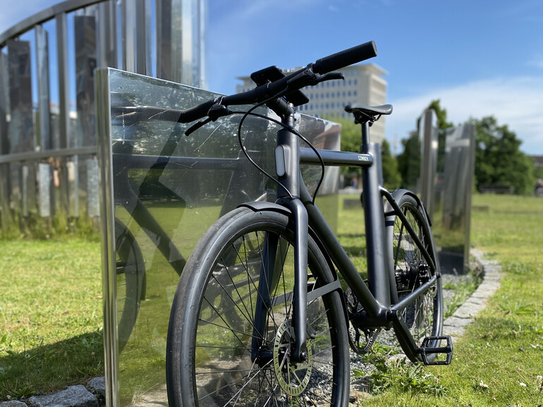 Unser Testfahrrad kam mit den für 90 Euro optional erhältlichen Schutzblechen