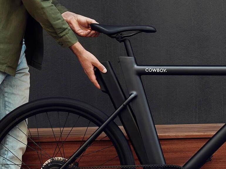 Der Akku ist beim Cowboy unter dem Sattel am Rahmen angebracht und kann ganz einfach entnommen werden