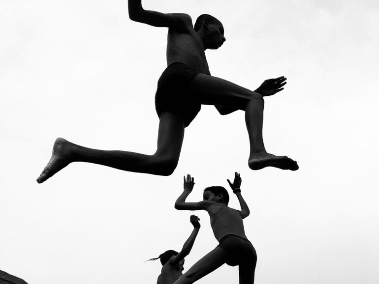 Photographer of the Year Granzd Prize für Dimpy Bhalotia und sein Foto „Flying Boys“