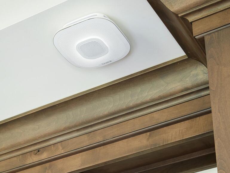 Das Zuhause im Auge behalten? Eine Sicherheitskamera wie die Arlo Ultra leistet gute Dienste.